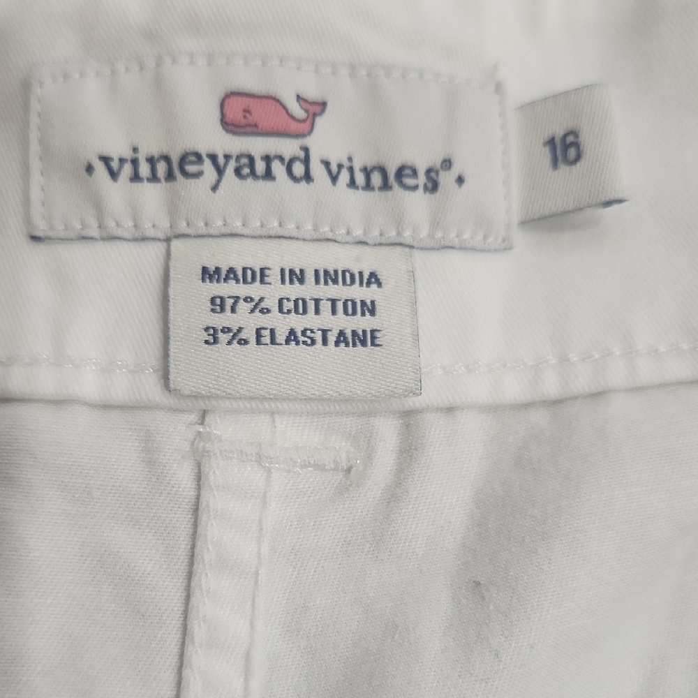 Vineyard Vines White Bermuda Shorts Classic Style - Picture 3 of 3